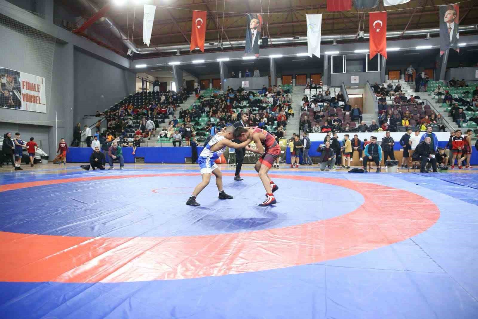 Cumhuriyet’in anısına ve Olimpiyat Şampiyonun adına güreş turnuvası düzenlendi