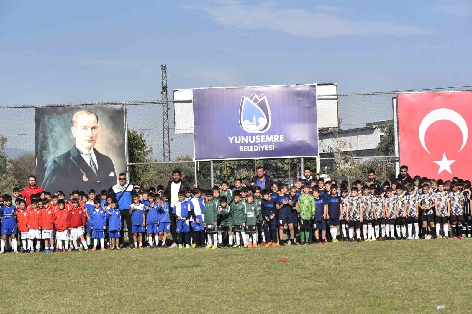 Yunusemre’de 100. Yıl Ara Tatil Futbol Turnuvası yapıldı