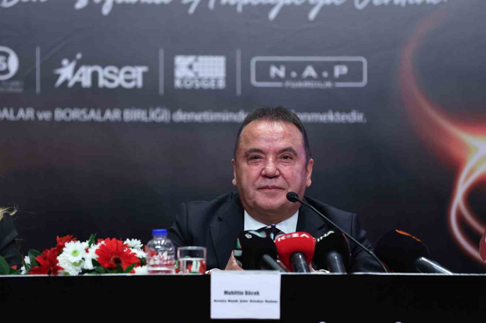 Muhittin Böcek’ten adaylık açıklaması: “Suskunluğumuz asaletimizdendir”