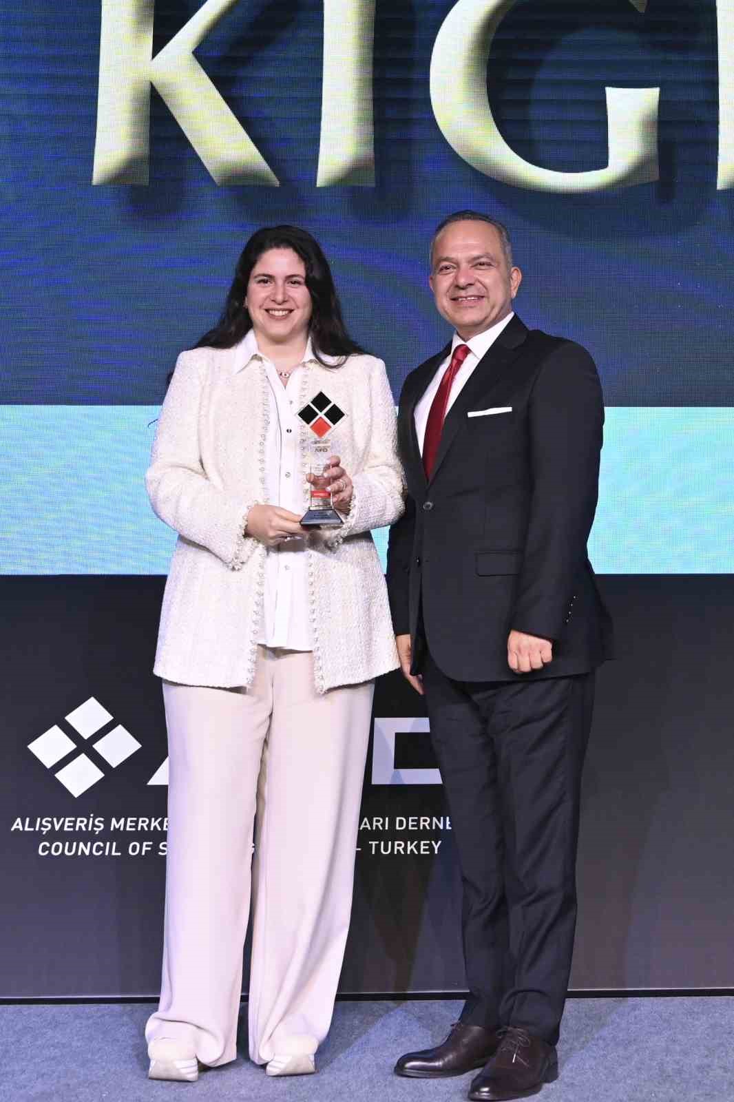 Kiğılı’ya ’Erkek Giyim’ kategorisinde ‘1 Numaralı Marka’ ödülü