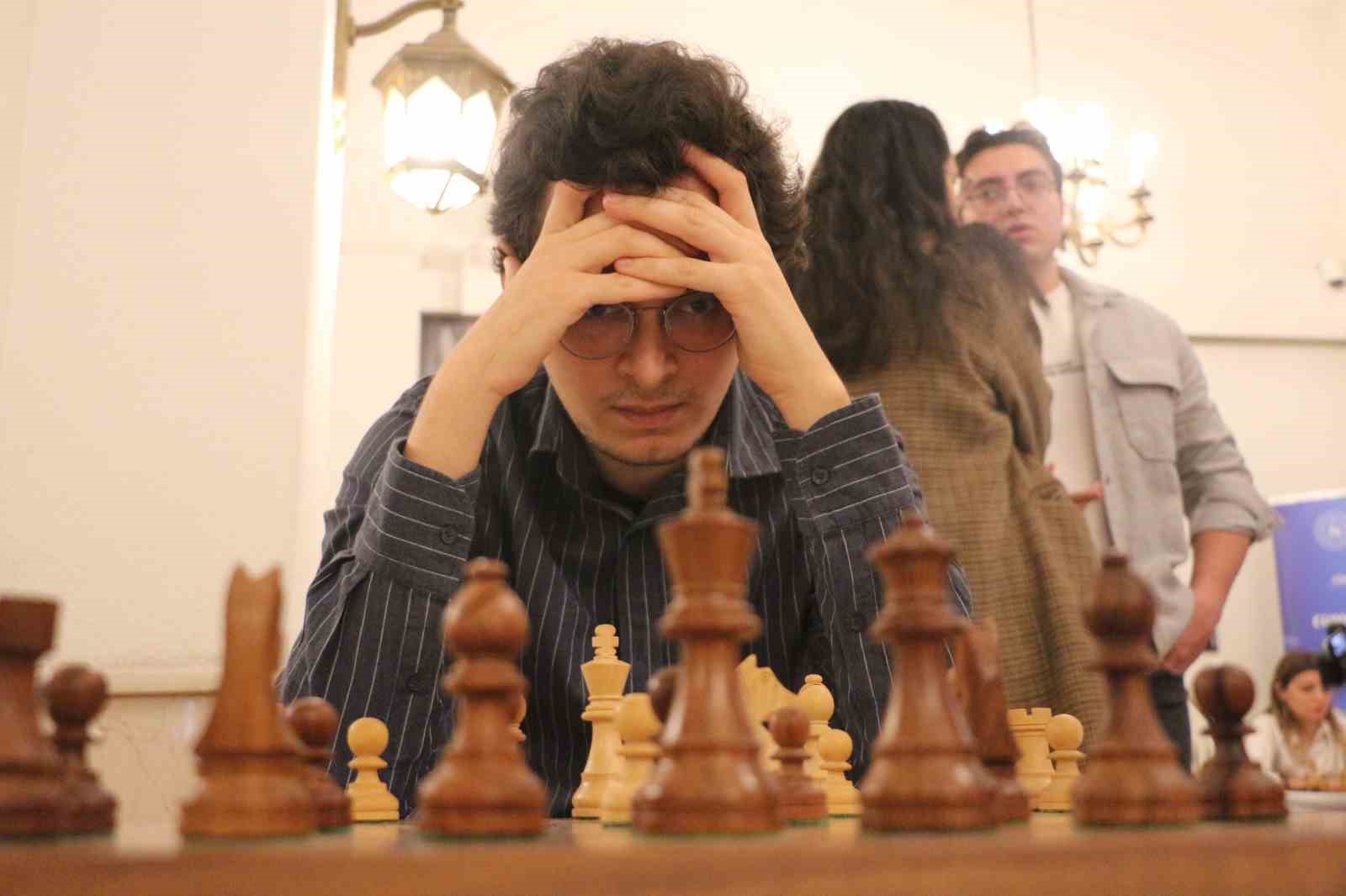 Türkiye’nin en iyi satranç ustaları hamlelerini bu sefer Cumhuriyet’in 100. yılı için yaptı