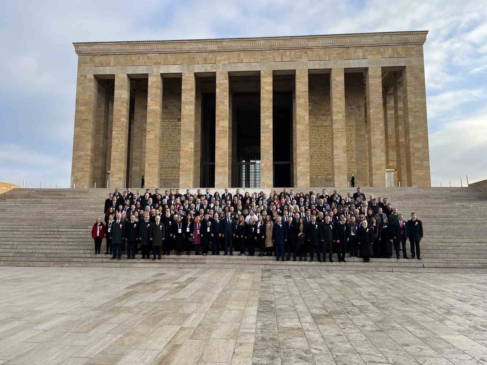 Bakan Tekin 81 ilden gelen öğretmenlerle Anıtkabir’i ziyaret etti