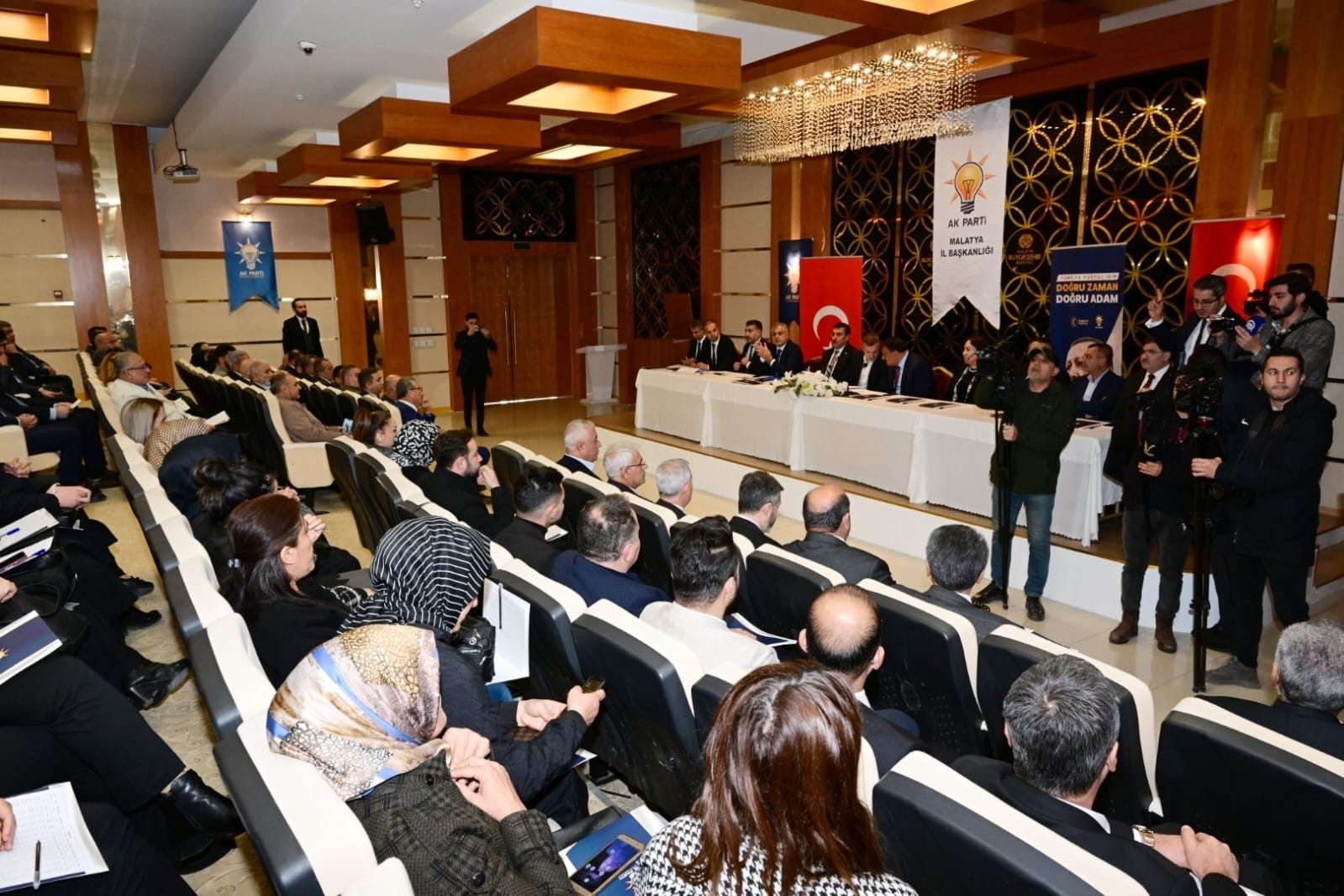 AK Parti Genel Başkan Yardımcısı Kandemir: “Malatya en kısa sürede ayağa kalkacak”