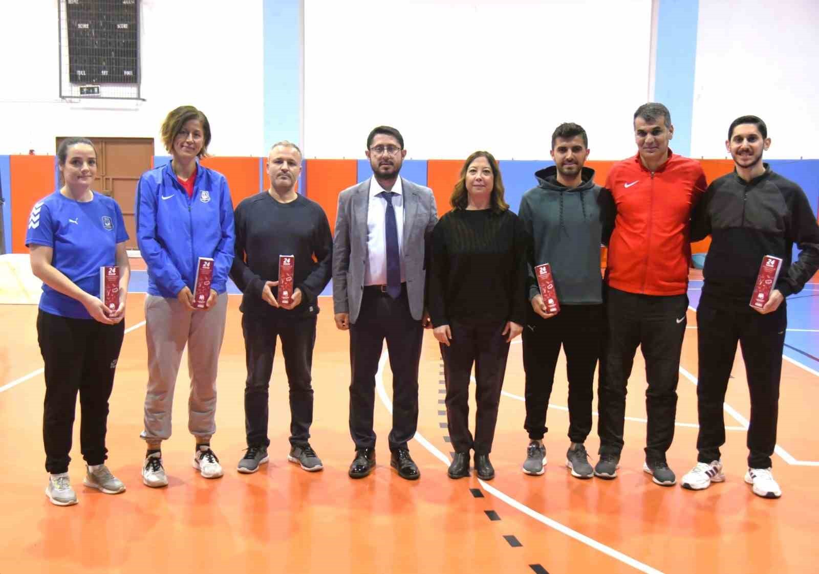 Yunusemre Belediyespor’dan antrenörlere Öğretmenler Günü kutlaması
