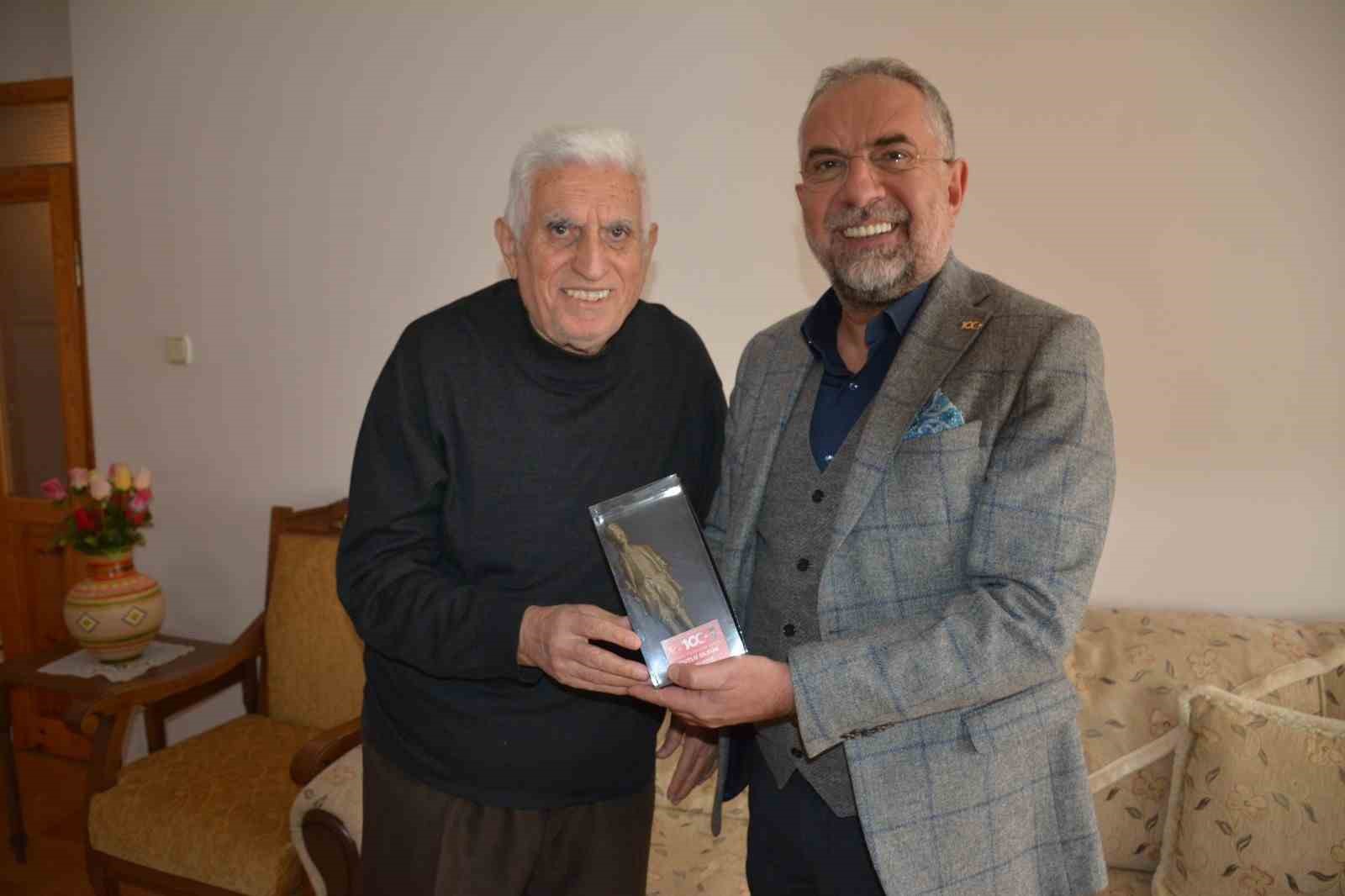 Başkan Sargın, “Öğretmenlerimize çok şey borçluyuz, onlar için ne yapsak azdır” dedi.