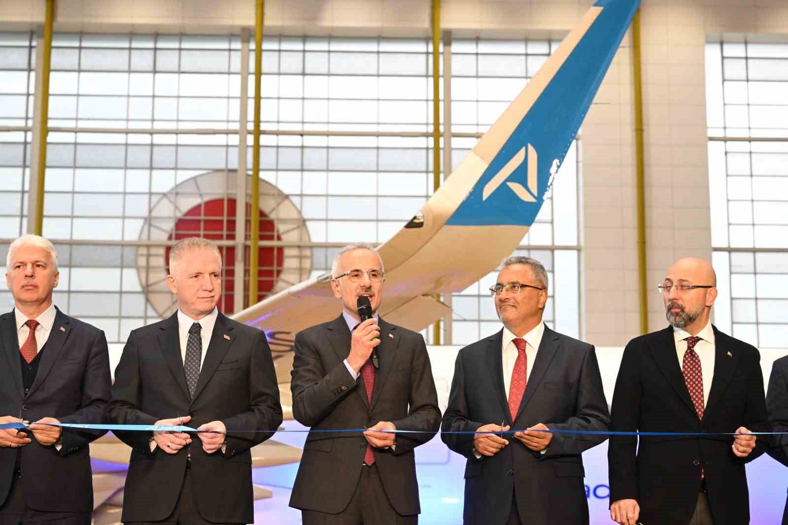 Bakan Uraloğlu: “Küresel bir havacılık merkezi olduk”