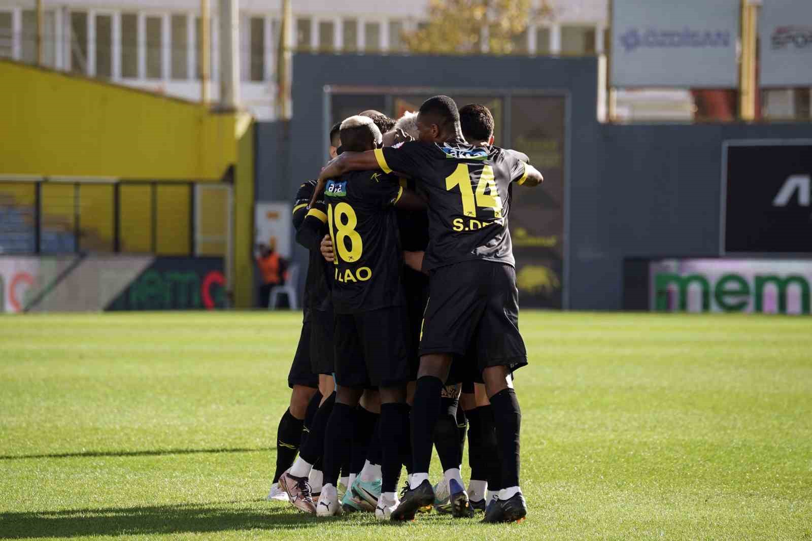 Süper Lig: İstanbulspor: 1 – Hatayspor: 0 (İlk yarı)