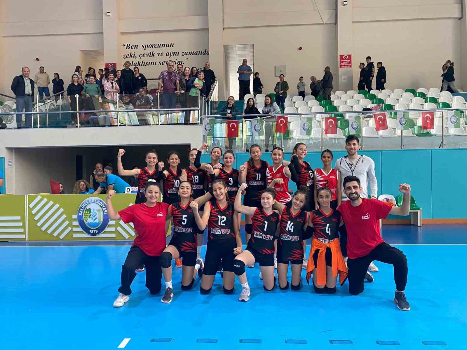 Salihli’nin minik sultanları tutulamıyor