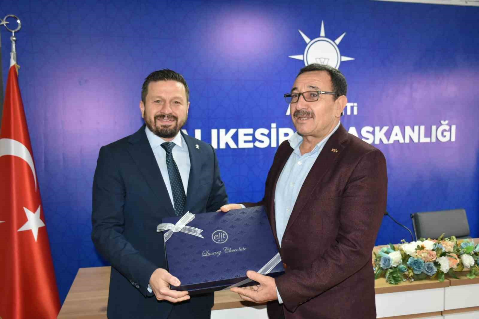 Muhtarlardan Ak Parti İl Başkanı Mehmet Aydemir’e ziyaret