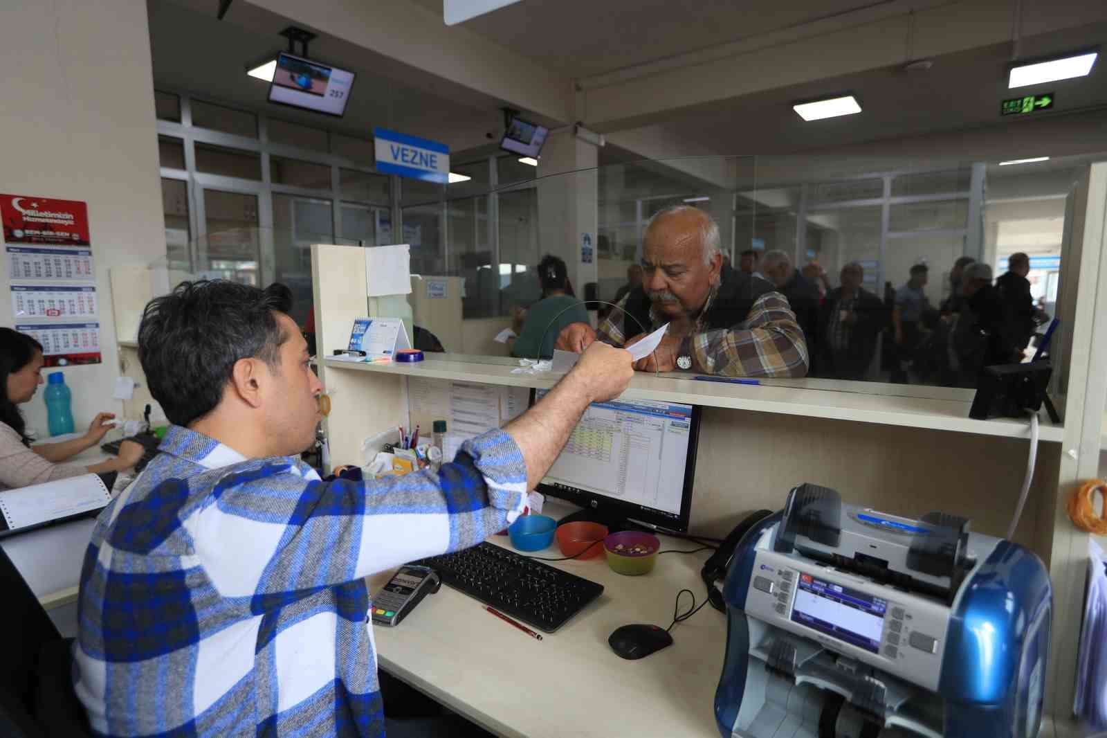 Pamukkale’de vergi ödemeleri için vezneler 22.00’a kadar açık