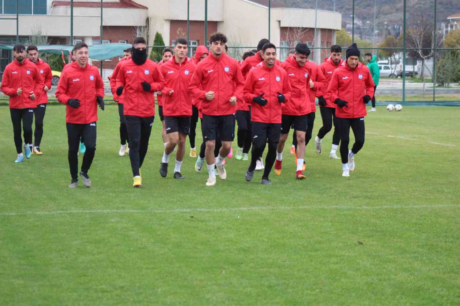Afyonspor hazırlıklarını sürdürüyor