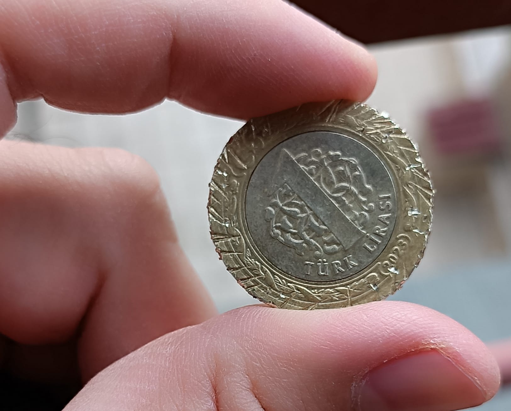 Okullardaki yeni tehlike: Kanlı Para