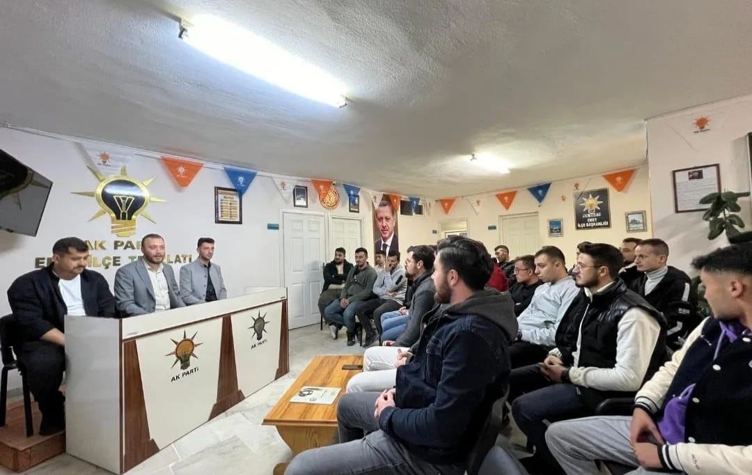 Emet AK Gençlik’te görev değişimi