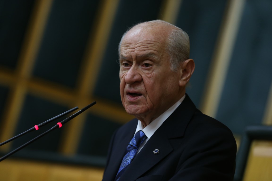 MHP Genel Başkanı Bahçeli: “Saçlarına dolardan bukleler yapan şaibeli soytarılar milletimizde haklı bir öfkeye neden olmaktadır”