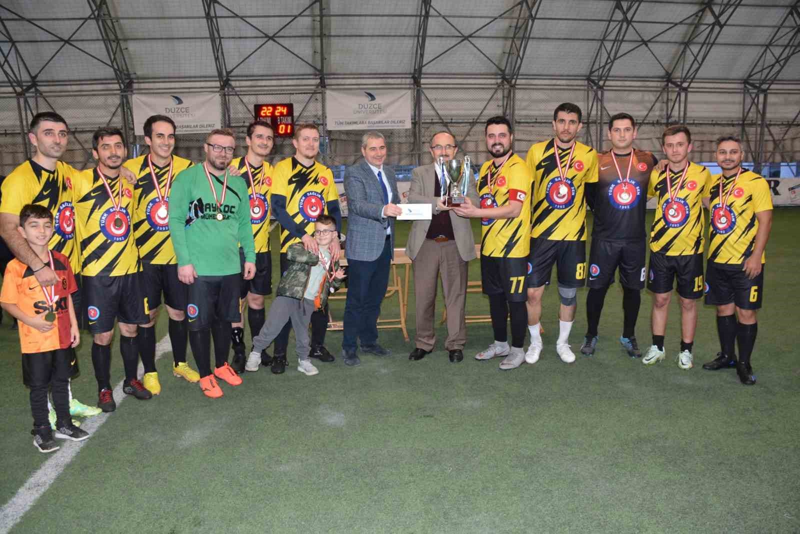 Rektörlük futbol takımı şampiyon oldu