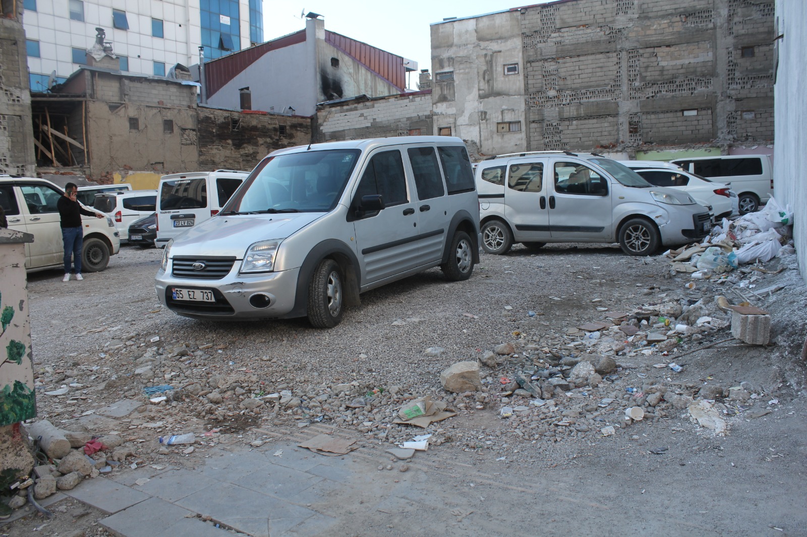 Hasarlı yapı gitti çilesi kaldı