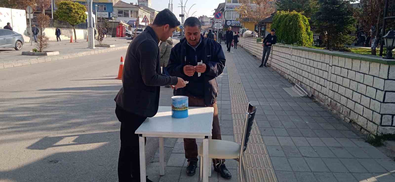 Gazze yararına hayır çarşısı kuruldu