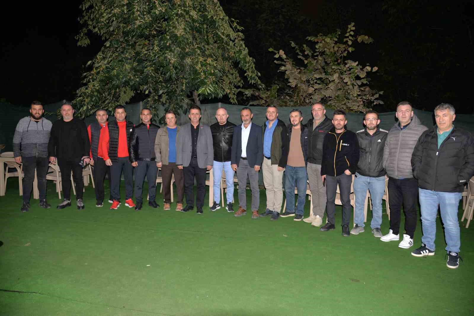 Türkeli’de Balkan şampiyonlarına yemekli kutlama