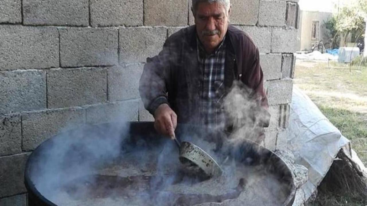 50 yıldır aynı işi yapıyor: Litresi 180 ila 200 liradan satılıyor!