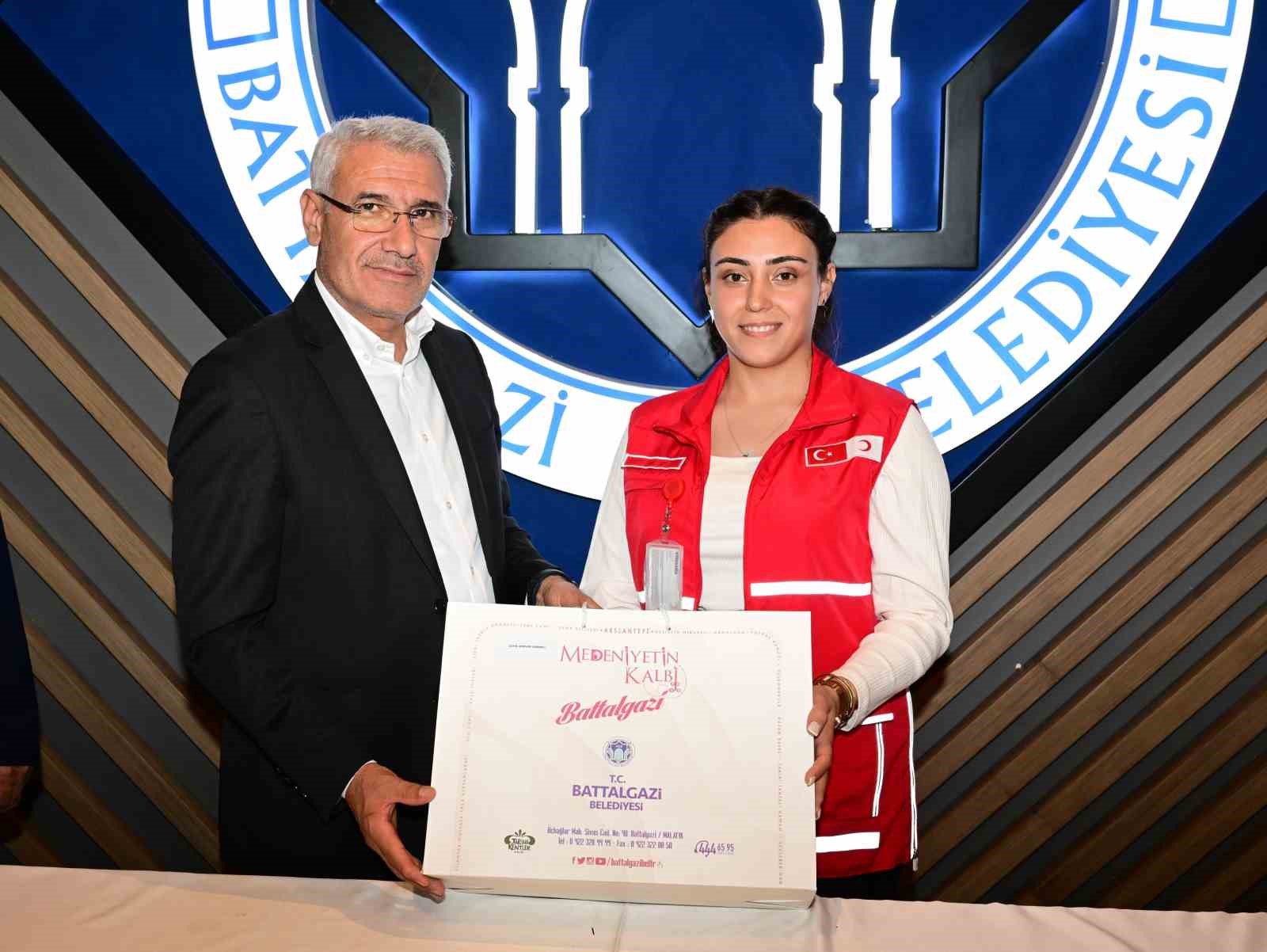 Güder, Kızılay çalışanlarıyla bir araya geldi