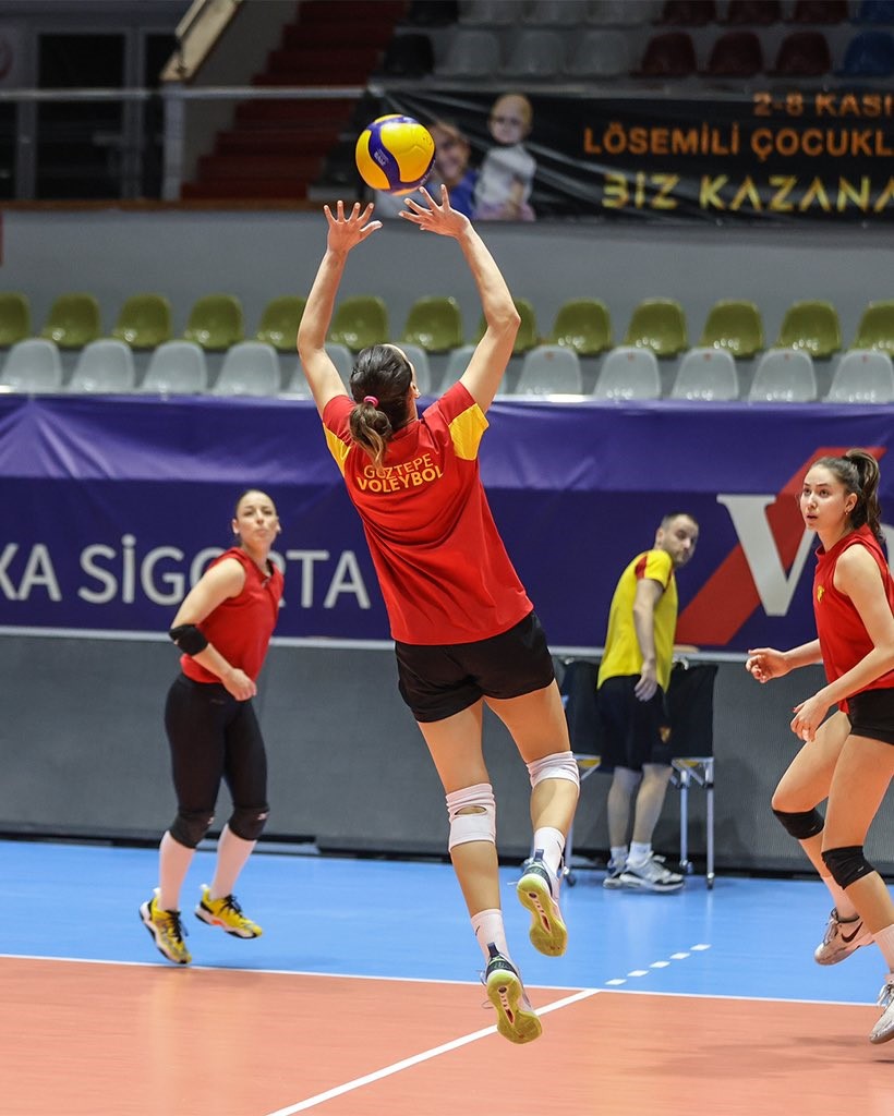 Göztepe Voleybol, BB Bodrumspor maçının son antrenmanını gerçekleştirdi