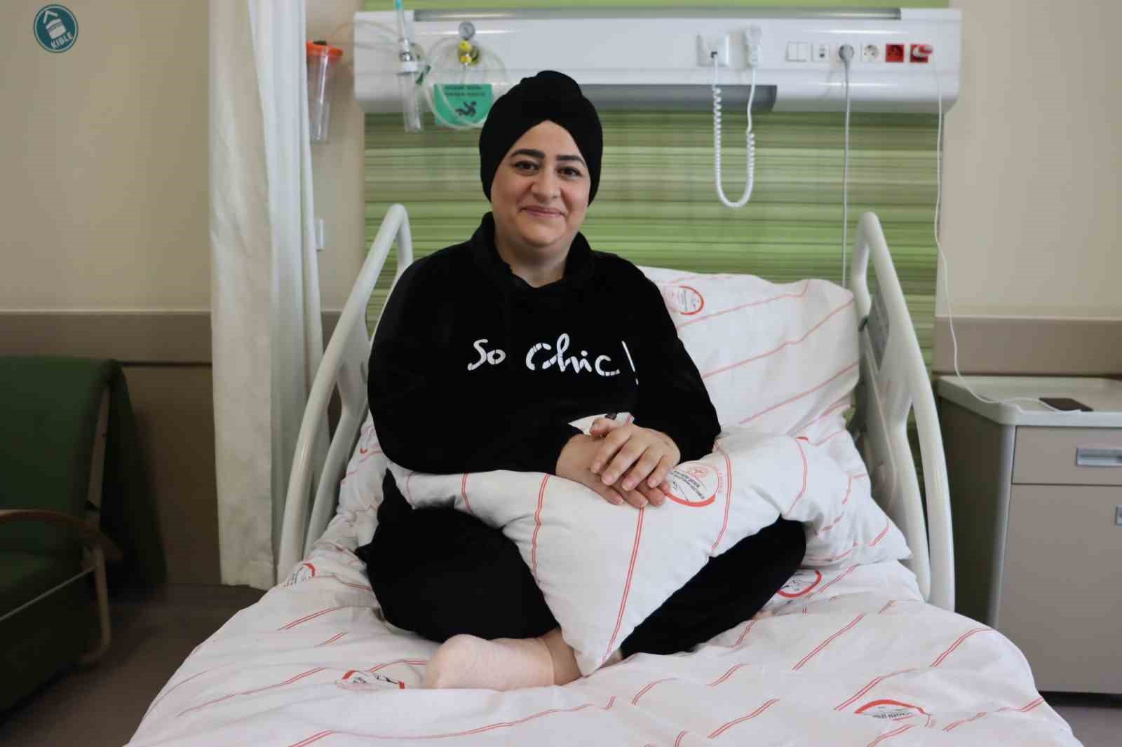 Enkazdan kurtarılan öğretmen öğrencilerine kavuşmak için gün sayıyor