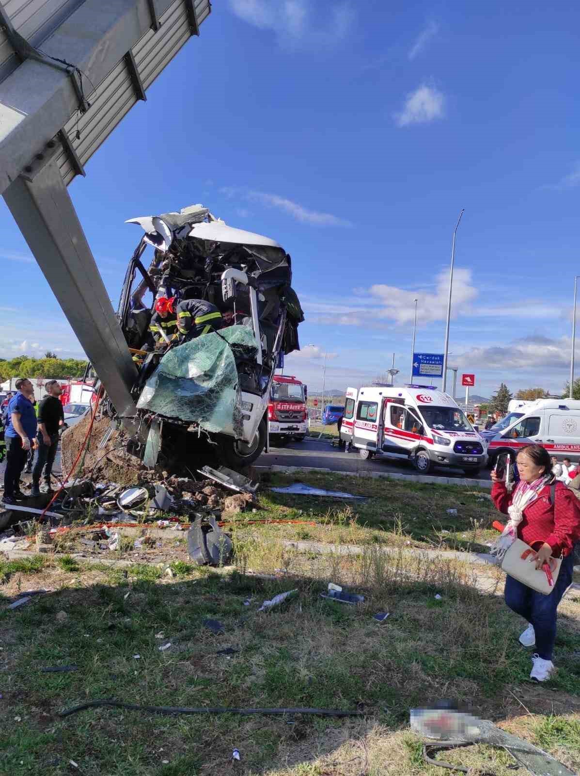 Tur otobüsü kazasında ölü sayısı 3’e yükseldi