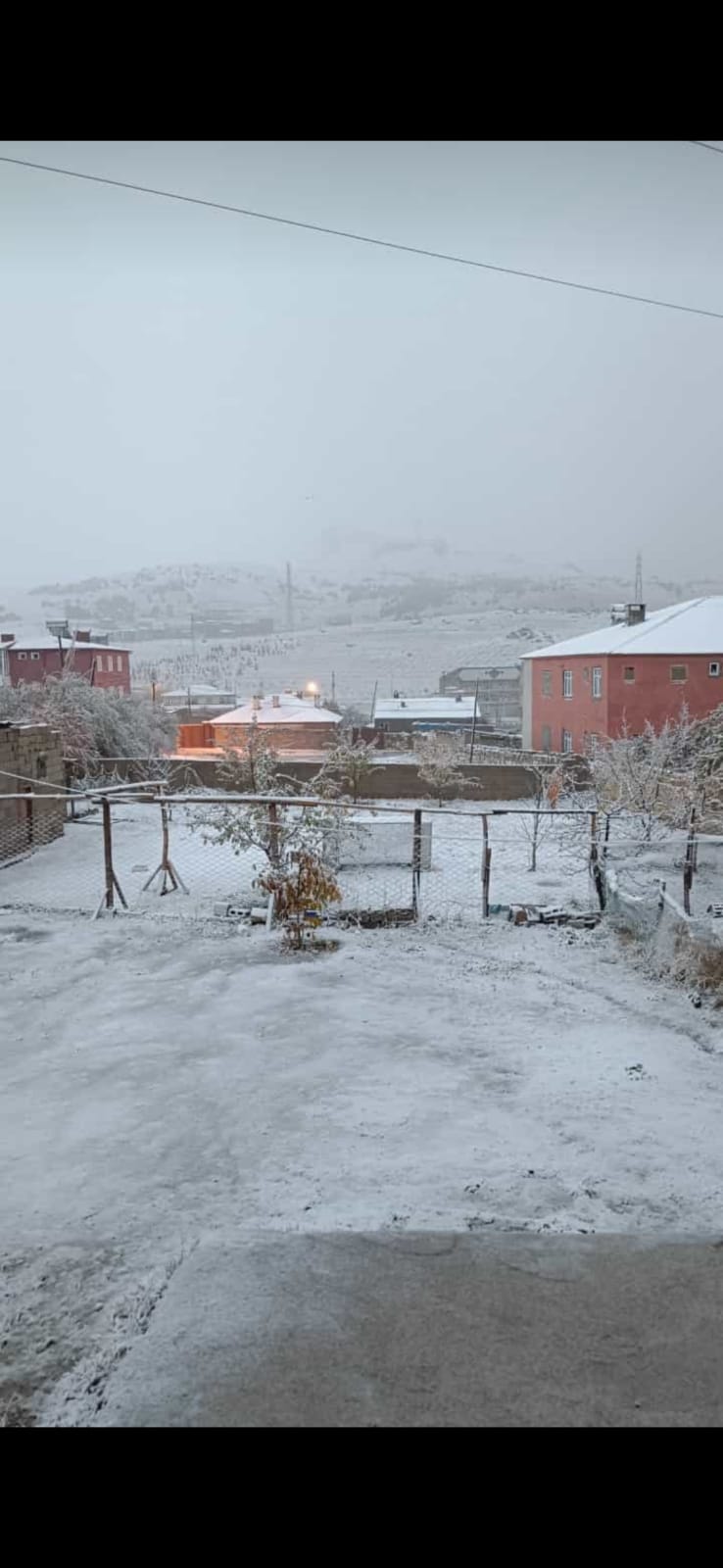 Van’da kent merkezine mevsimin ilk karı düştü