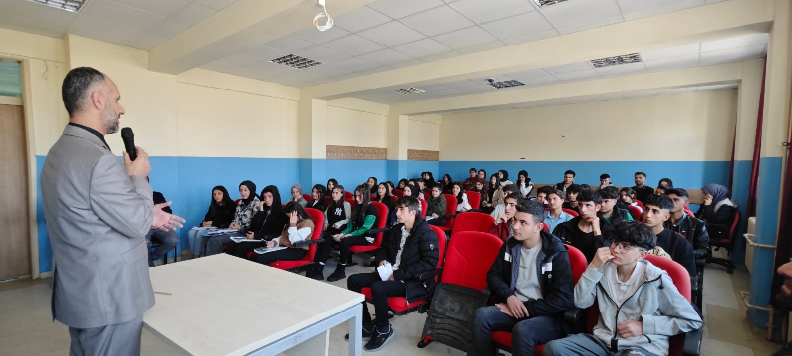 Van Müftüsü Şık lise öğrencileri ile bir araya geliyor