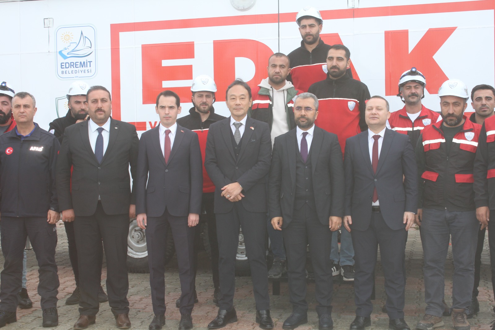 Japonya’dan Van’a arama kurtarma araçları hibe edildi