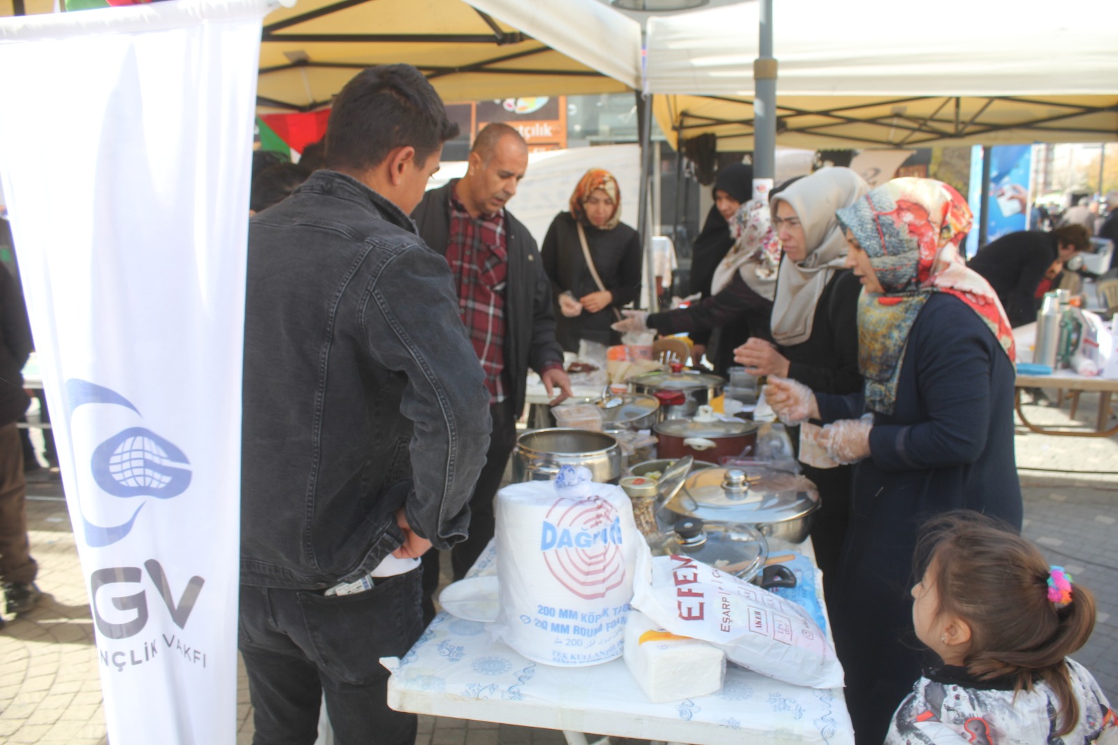 AGD Van’da Filistin yararına kermes düzenledi