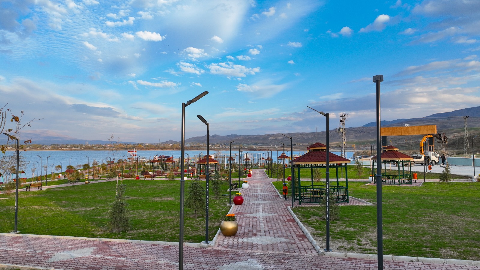 Van’ın İpekyolu Belediyesi Erçek Flamingo Parkı’nı hizmete açtı