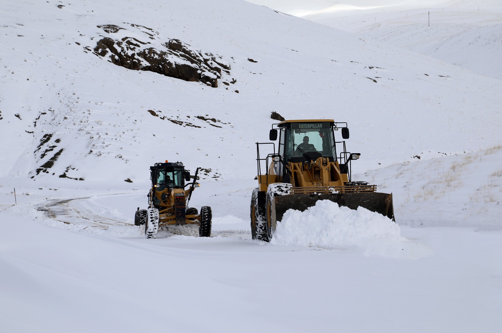 Van’da 600 personel 370 iş makinası ile karla mücadele çalışması yürütüyor