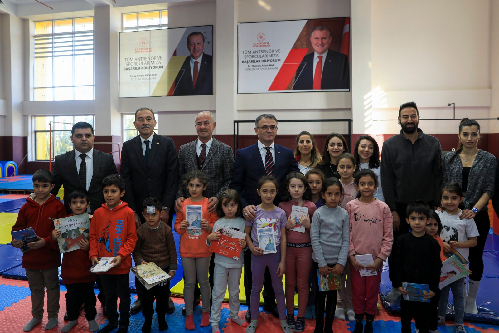 Van’da okullara yeni spor malzemeleri dağıtıldı