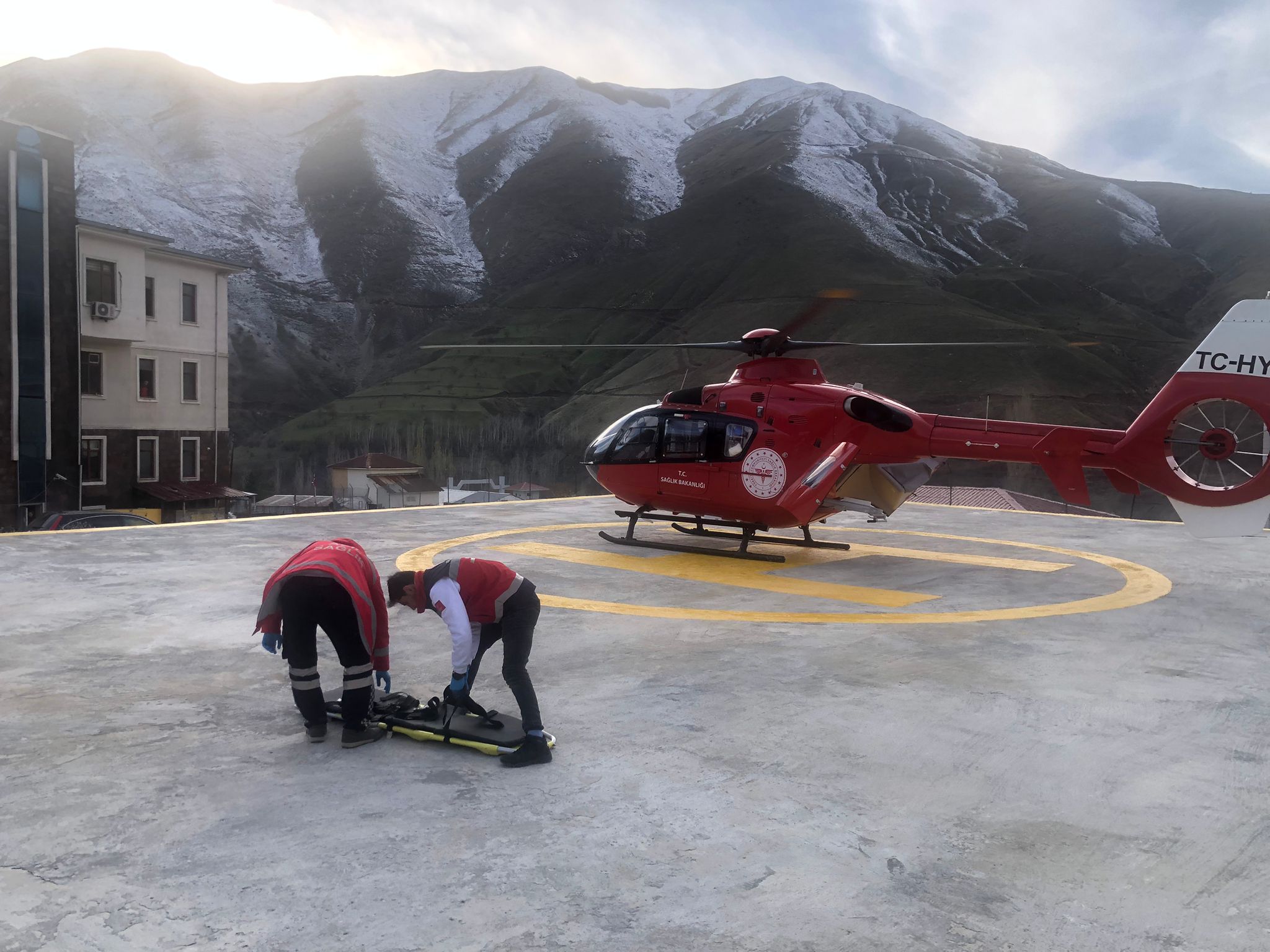 Ambulans helikopter 2 hasta için havalandı