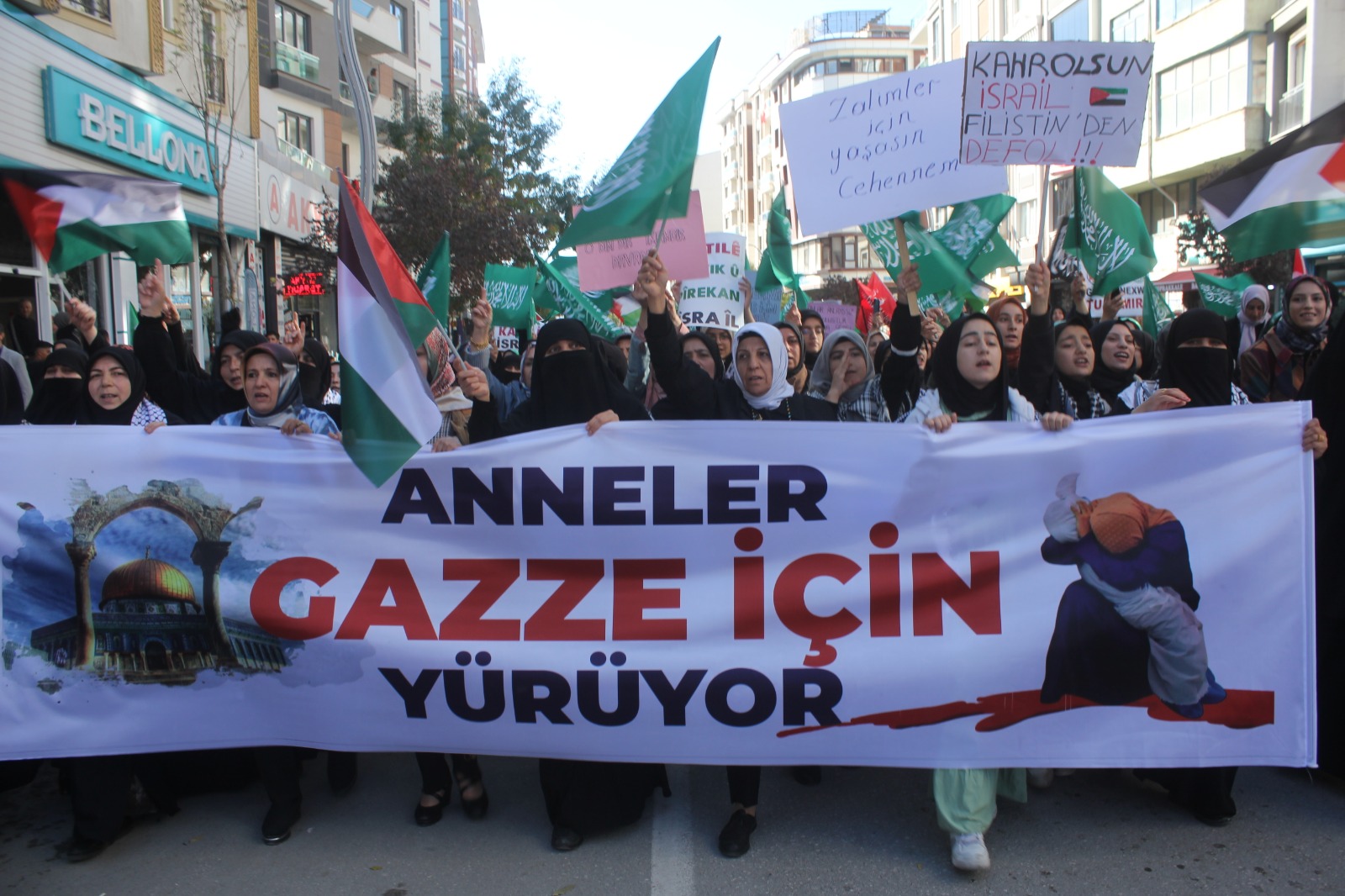 Vanlı anneler bebek katili israilin zulmüne sessiz kalmadı