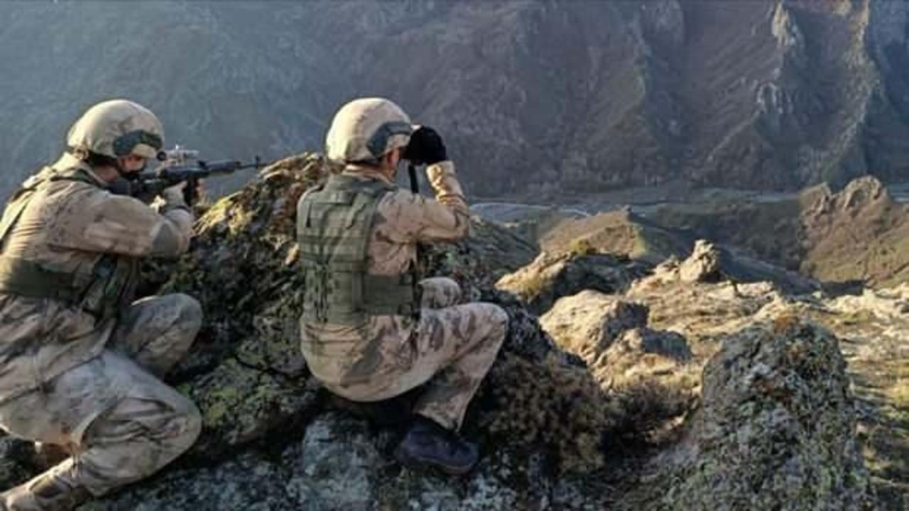 Ağrı Dağı’nda terör örgütüne ait 2 mağarada yaşam malzemesi ele geçirildi