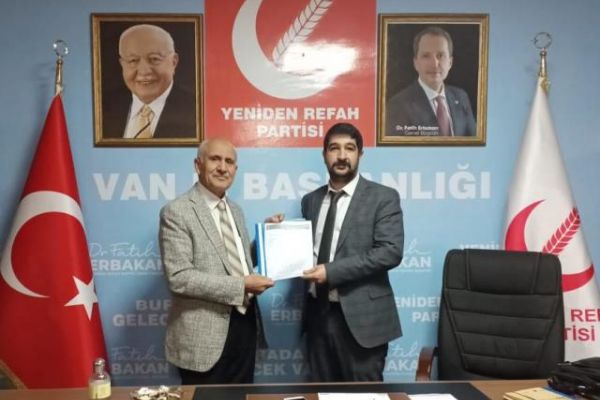 AK Partili Yakut, Yeniden Refah Partisi’nden aday adayı olduğunu açıkladı