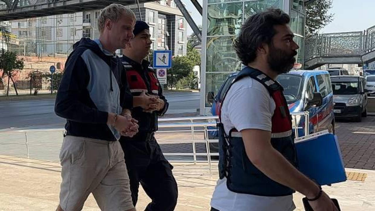 Antalya’da gasp edilen adam motosikletli 2 şüpheliyi cipiyle çarparak öldürdü