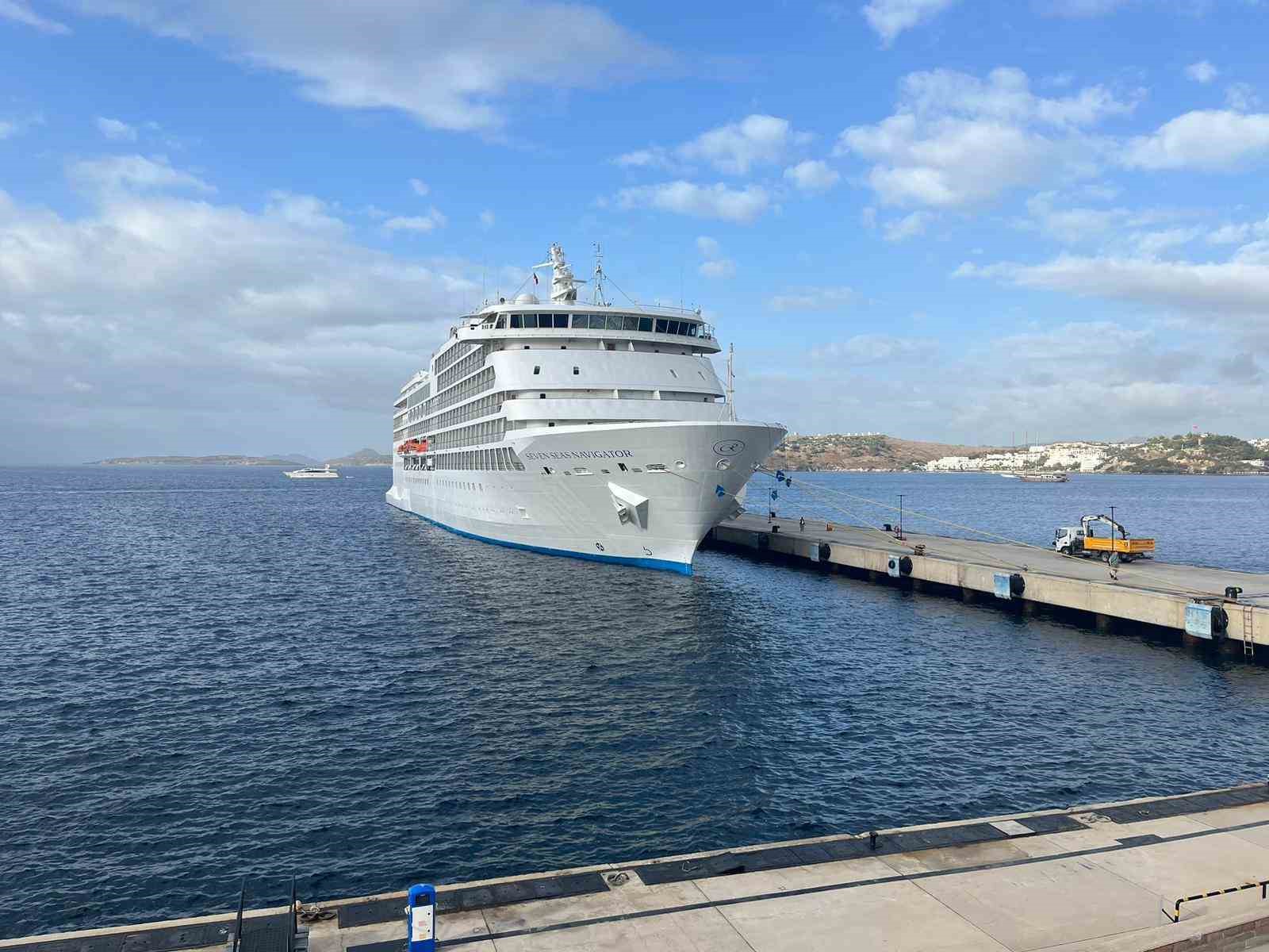 Bodrum’da kruvaziyer turizmi devam ediyor