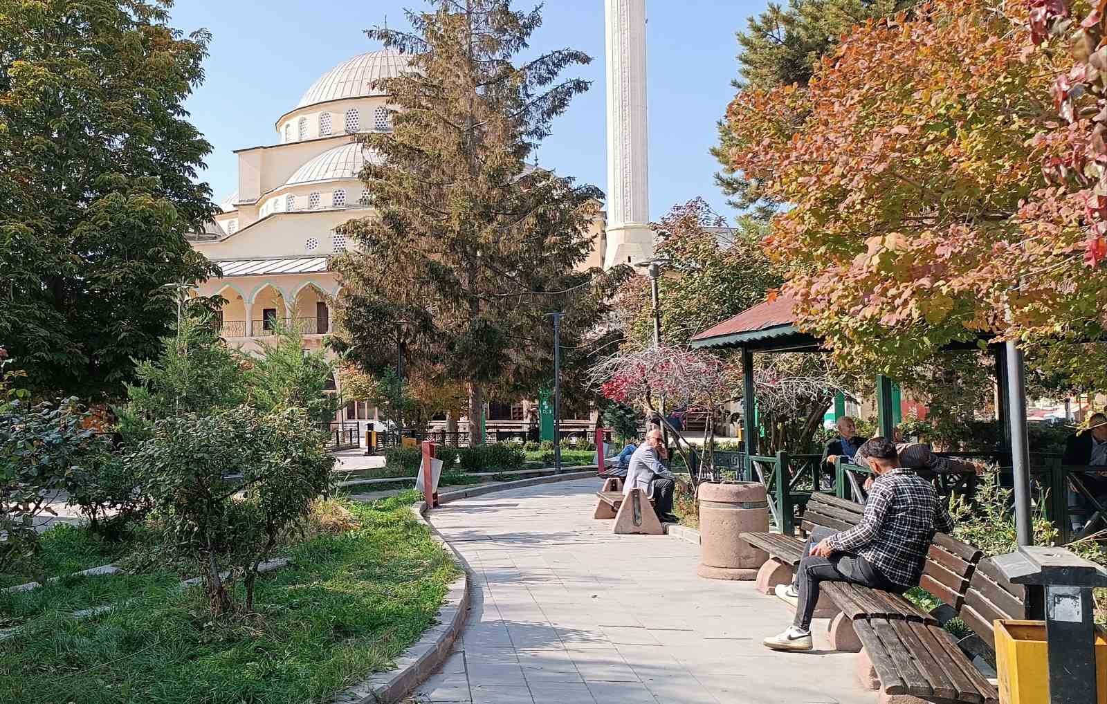 Sıcak hava odun ve kömür satış sezonunu geciktirdi