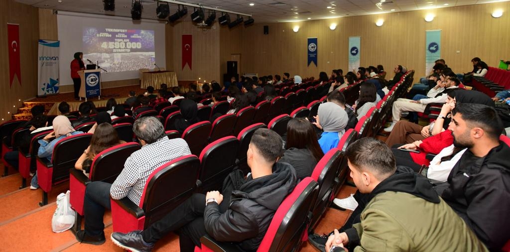 Van YYÜ’de kariyer günleri kapsamında program yapıldı