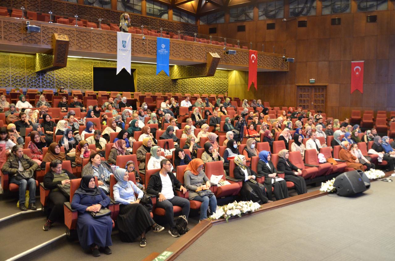TDV KAGEM’in “Anne Baba Okulu” seminerleri başladı