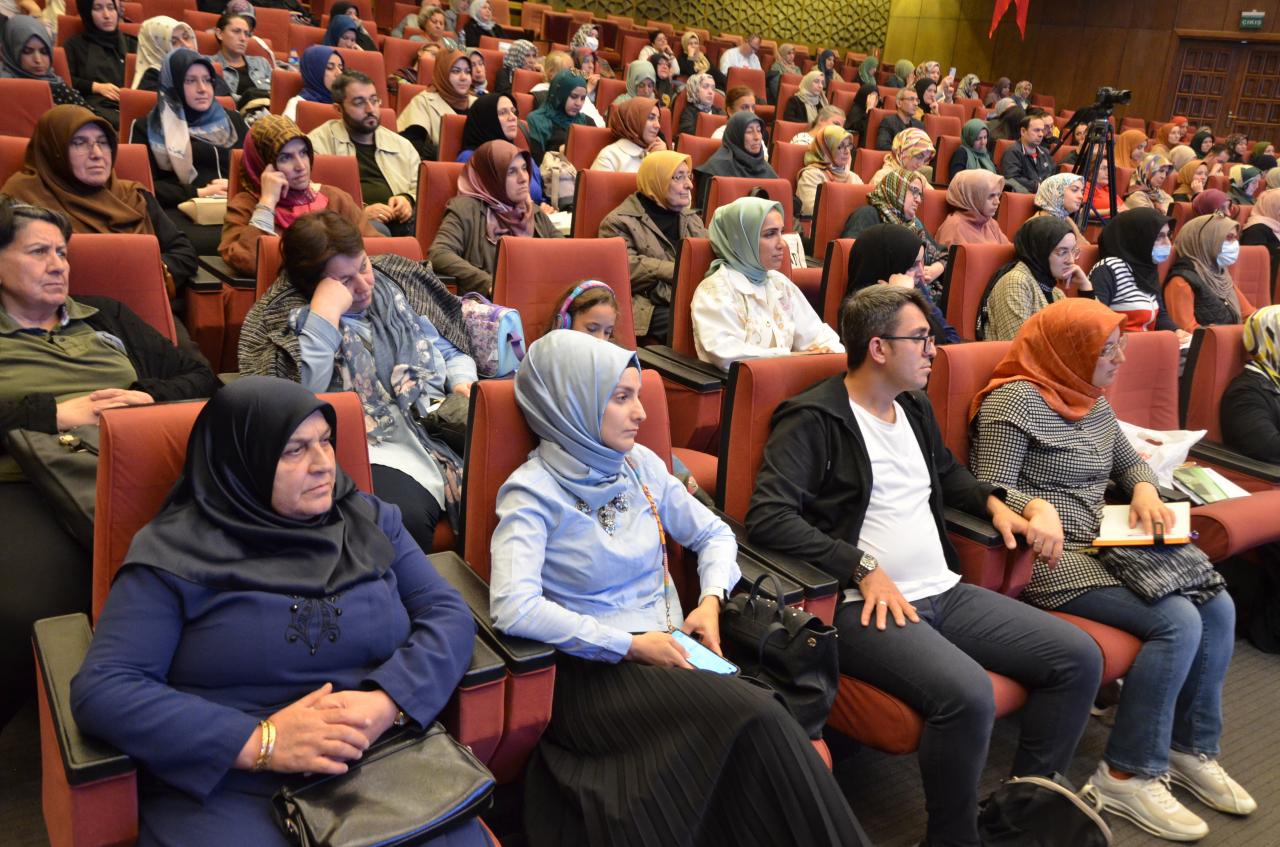TDV KAGEM’in “Anne Baba Okulu” seminerleri başladı