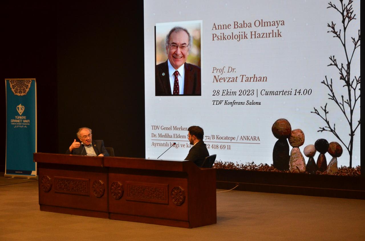 TDV KAGEM’in “Anne Baba Okulu” seminerleri başladı