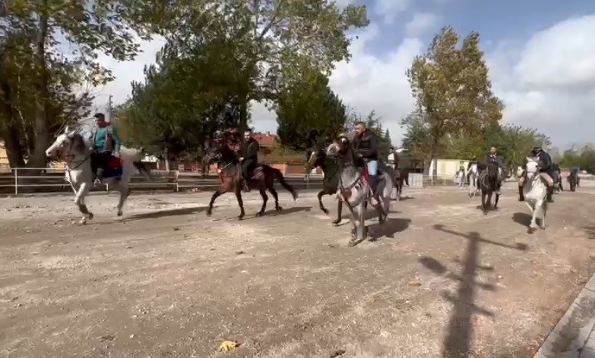 At severler Tavşanlı Kuruçay’da buluştu
