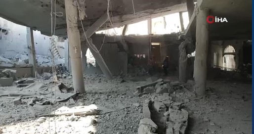 İsrail, Gazze’de Büyük Cami’yi vurdu