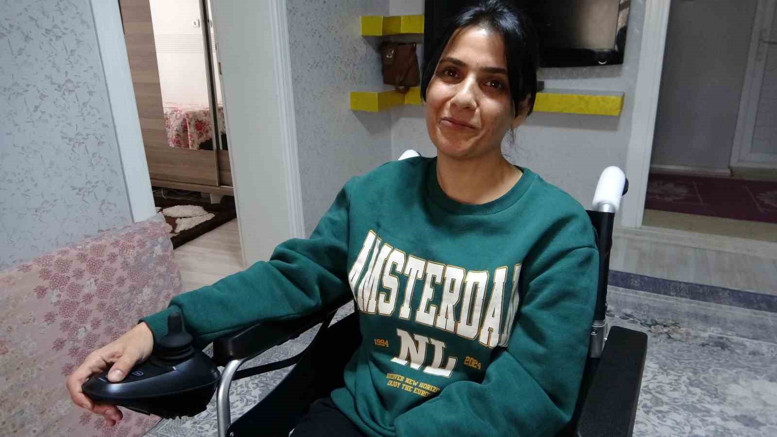 Engelli kadın hayalini kurduğu akülü sandalyesine kavuştu