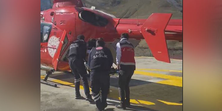Van’da karın ağrısı çeken hasta helikopterle hastaneye sevk edildi