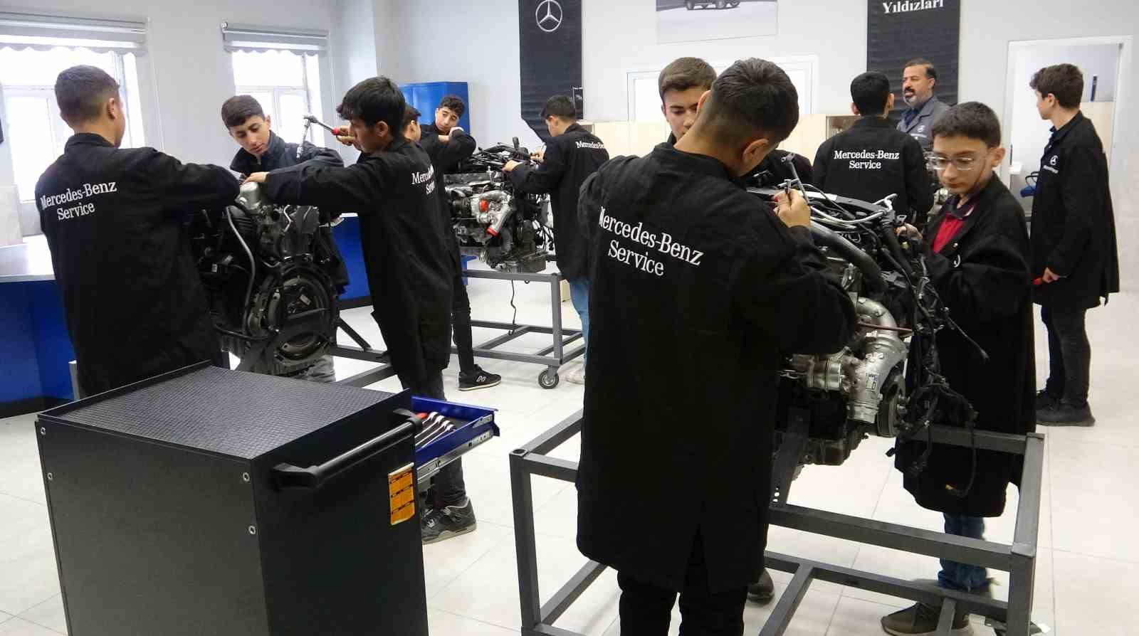 Lisede aldıkları eğitimle iş sahibi oluyorlar